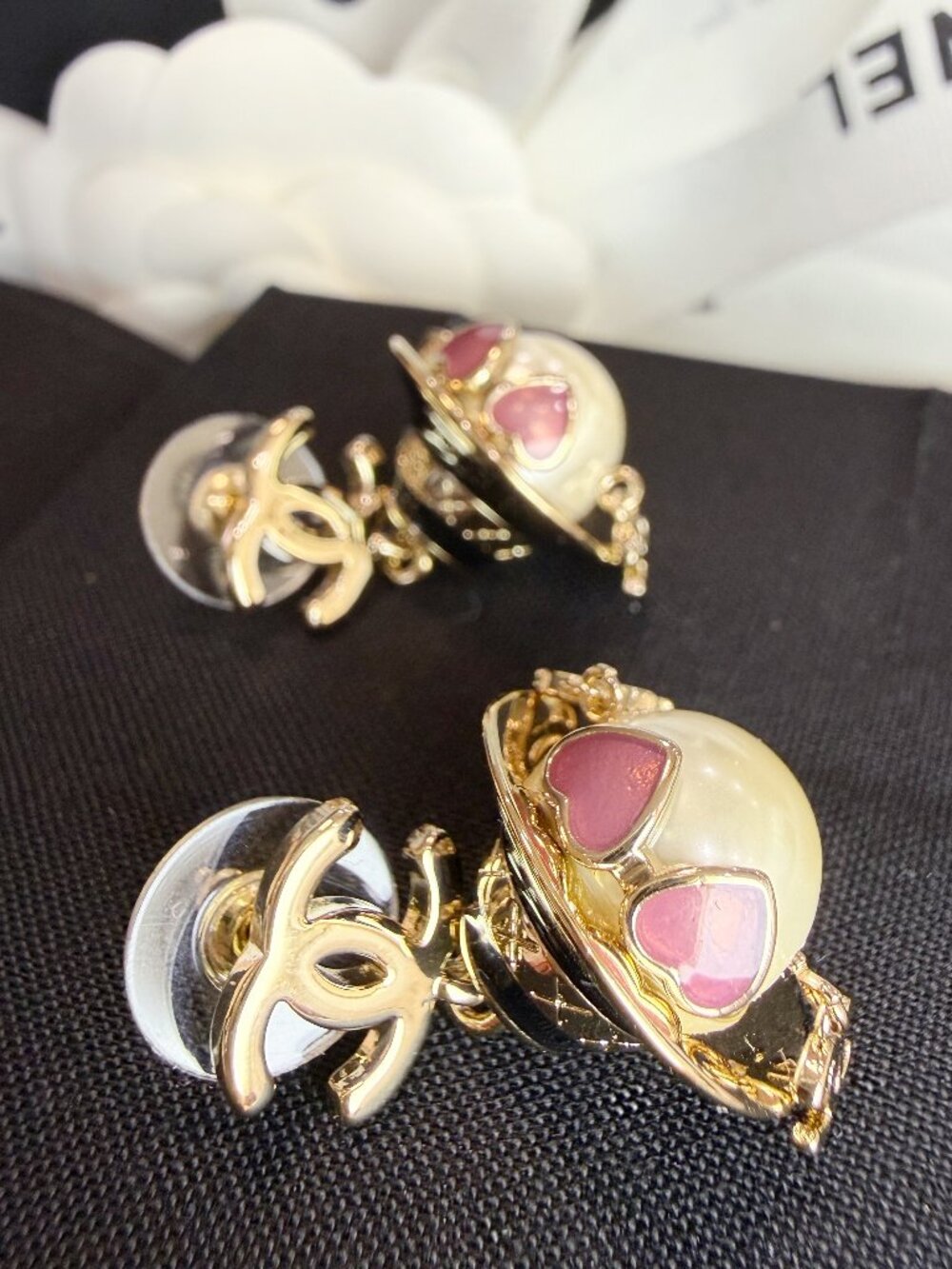 Chanel Gold- Tone CC Pearl Black Hat Pink Heart Sunglasses Dangle Earrings - Picture 8 of 12